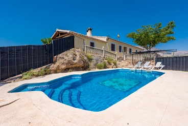 Holiday villa for groups with 15-ball pool, in eastern Andalucia