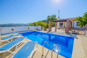 Casa típica andaluza con piscina y unas vistas impresionantes