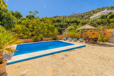 Finca in Strandnähe mit Grill und umzäuntem Garten in Nerja