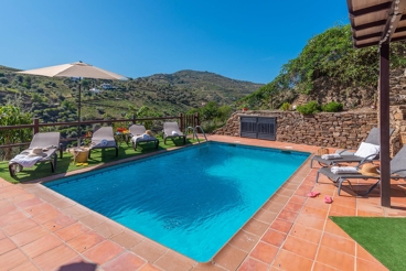 Elegante villa con magníficas vistas a las montañas desde la piscina