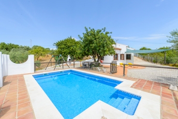Villa for six people, with fenced pool between Malaga and Antequera