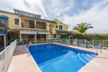 Huge villa with spacious outdoors - ideal for groups