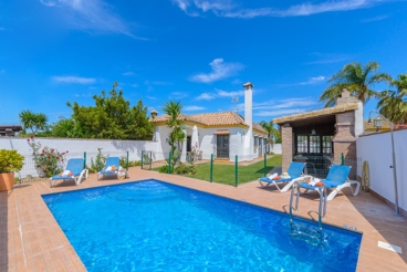 Coqueta casa rural con piscina vallada, cerca de la playa