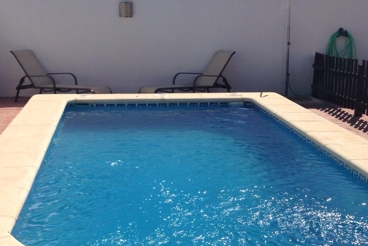Casa de vacaciones con barbacoa y piscina vallada para 4 personas
