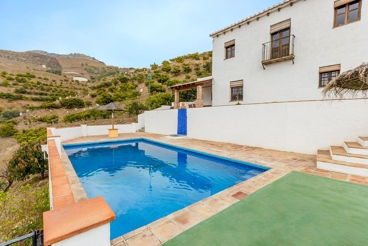 Enorme casa rural con piscina privada y vistas ideal para grupos