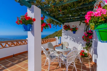 Karakteristieke vakantiehuis met Jacuzzi en adembenemend uitzicht op Zee