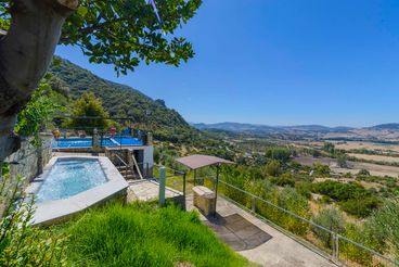 Acogedora casa rústica con vistas a las montañas y jardín