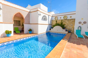 Stylish villa with a charming Arabic design with private pool