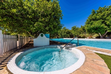 Ferienhaus mit Pool und Jacuzzi - ideal für Gruppen