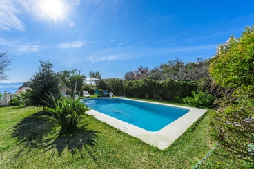 Beautiful villa with nice garden, in the town of Casarabonela