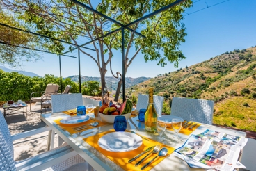 Villa omgeven door heuvels in Torrox