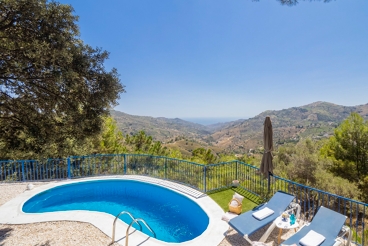 Acogedora casa rural con vistas a las montañas en Cómpeta