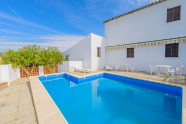 Welcoming 3-bedroom holiday home with air-con in Cadiz province