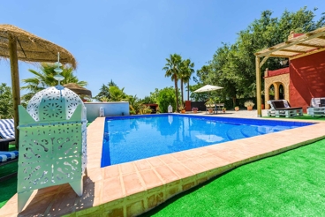 Villa with well-maintained outdoor area between Seville and Antequera