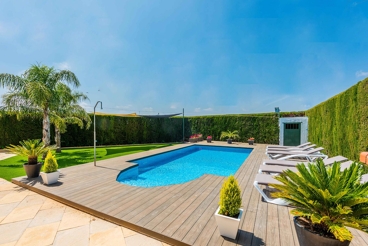 Nice villa with outstanding garden close to Sevilla