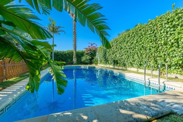 Estupenda casa rural con enorme piscina privada muy cerca de la playa