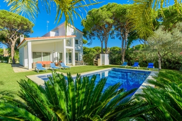 Vakantiehuis dichtbij het strand met open haard en pool in Conil de la Frontera