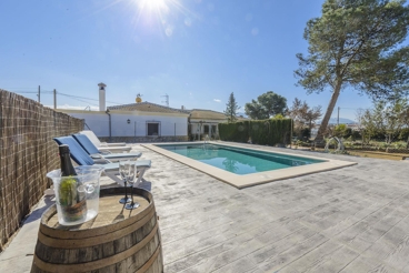 Modern vakantiehuis met uitgebreide tuin in Andalusië