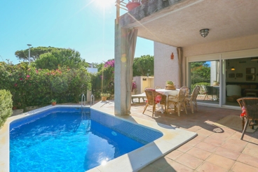 Holiday villa for 6 people near the beach - 50 km from Portugal