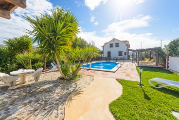 Holiday Home near the beach with garden and swimming pool in Almogía