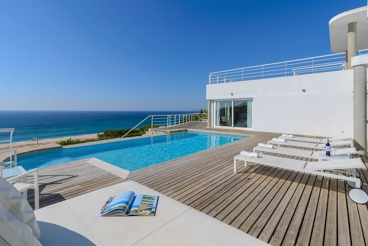 12-people luxury villa to spend dream holidays on the Costa de la Luz