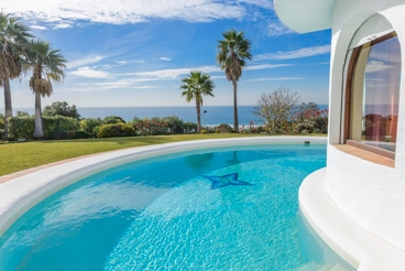 Luxe villa vlakbij het strand met een indrukwekkend uitzicht over de Atlantische Oceaan
