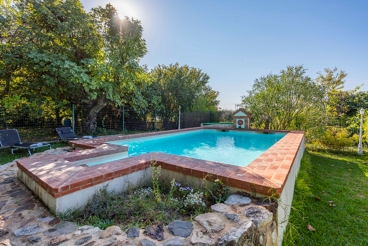 Bonito cortijo rural con chimenea y jardín de ensueño