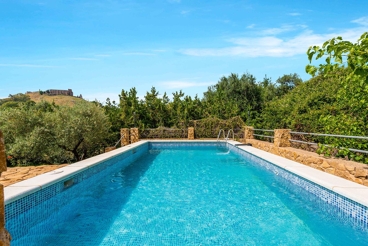 Casa rural en la campiña de Huelva con vistas al castillo de Aracena