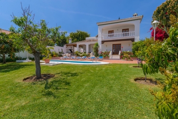 Spectacular villa near the beach, with views of Nerja