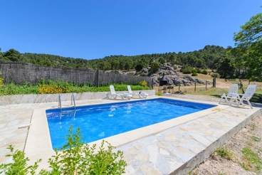 Espaciosa casa rural con 9 dormitorios y amplio jardín privado