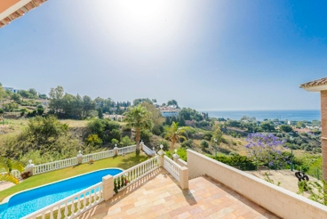 Luxusvilla mit Blick aufs Meer an der Costa del Sol