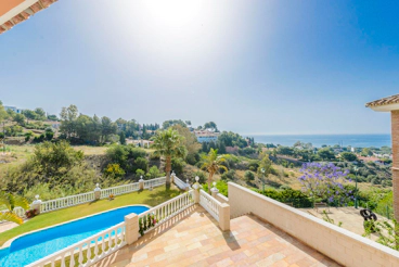 Luxusvilla mit Blick aufs Meer an der Costa del Sol