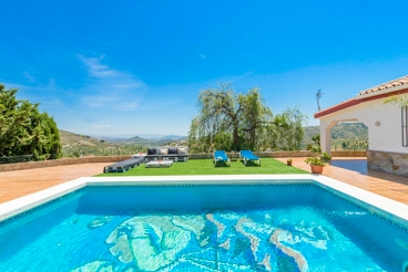 Grande villa avec piscine originale et terrasse
