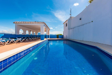 Casa Rural cerca de la playa con piscina y barbacoa en Almáchar