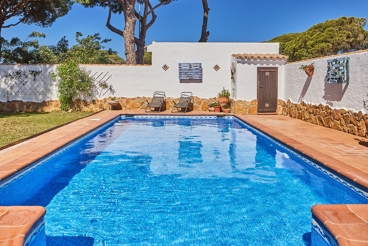 Fenced villa with rustic features on the Costa de la Luz