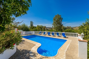 Estupenda casa con terraza panorámica y atmósfera rústica