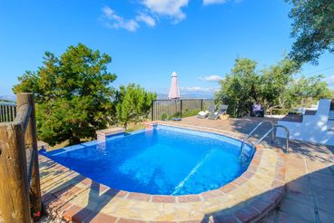 Villa avec supebe salle à manger extérieure et vues sur la province de Malaga