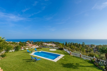 Magnífica villa cerca de la playa con vistas impresionantes en Benalmádena