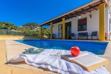 Casa rural con asombrosas vistas a las colinas de la provincia de Málaga