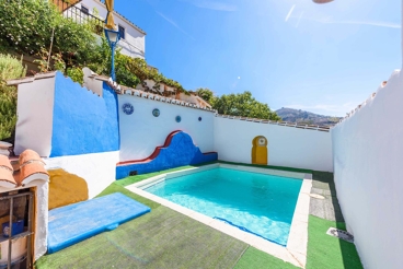 6-bedroom holiday villa with charming outdoor area and spacious terrace