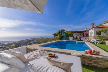 Villa near the beach with spectacular sea views