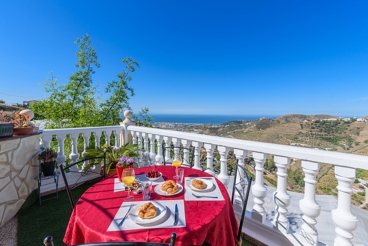 Villa avec jolie terrasse couverte à Torrox