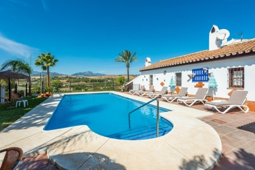 Big house ideal for groups, near Malaga