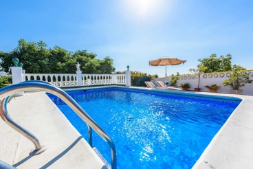 Belle maison de vacances avec grande terrasse à Frigiliana