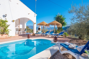Villa met een panoramisch uitzicht dichtbij het natuurpark Montes de Malaga