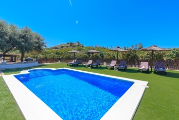 Gorgeous holiday villa overlooking the countryside between Malaga and Nerja