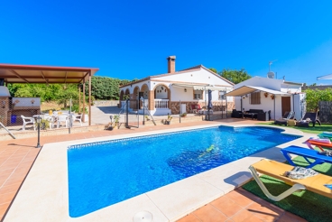 Jolie maison de vacances avec piscine fermée à Alora