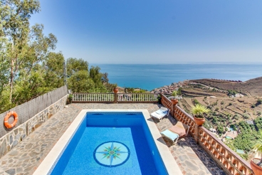 Pretty holiday villa with breathtaking views over the town of Nerja