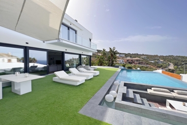 Villa de lujo con piscina climatizada y Jacuzzi interior en la Costa de la Luz