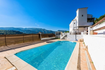 Huge villa ideal for groups, in the town of Benaoján